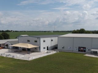 Skydive Spaceland San Marcos: Facility Spectator Area Skydive Spaceland San Marcos: Facility Spectator Area
